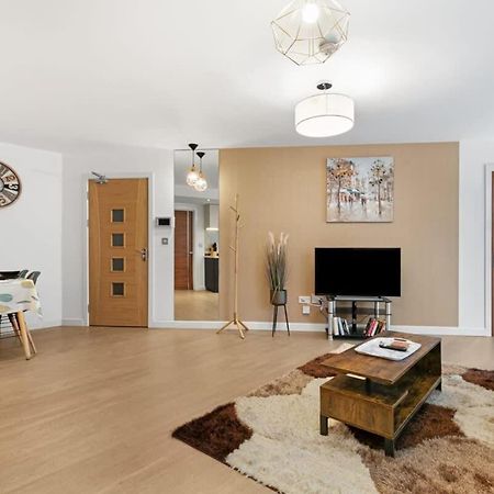 Modern 1 Bedroom Apartment In Woking Town Centre Экстерьер фото