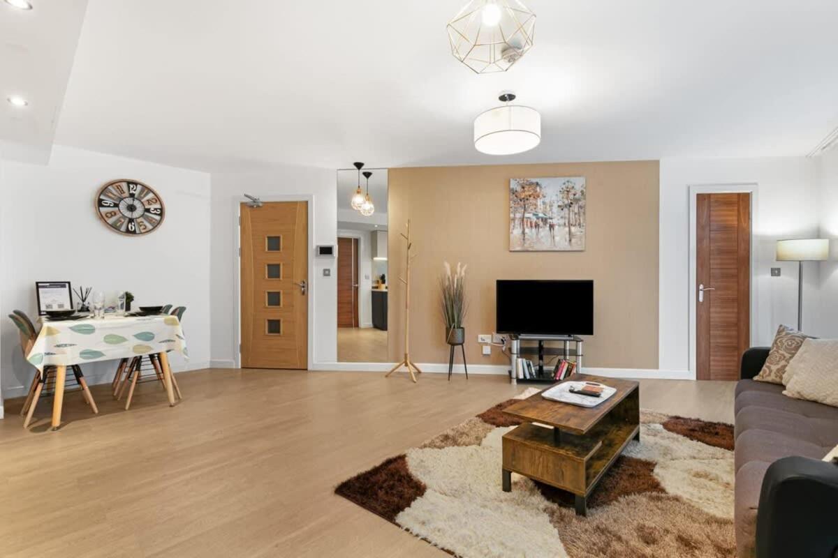 Modern 1 Bedroom Apartment In Woking Town Centre Экстерьер фото