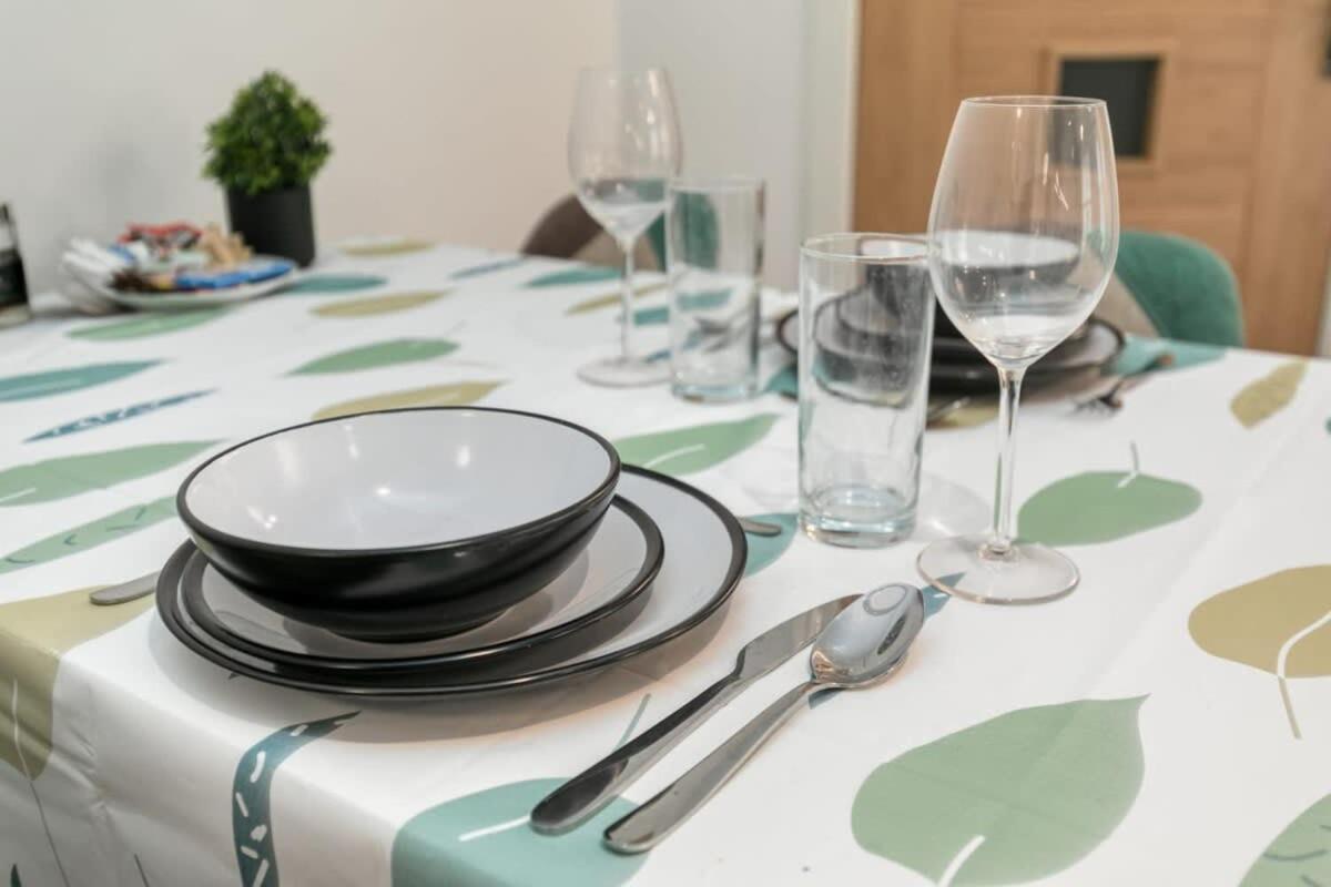 Modern 1 Bedroom Apartment In Woking Town Centre Экстерьер фото