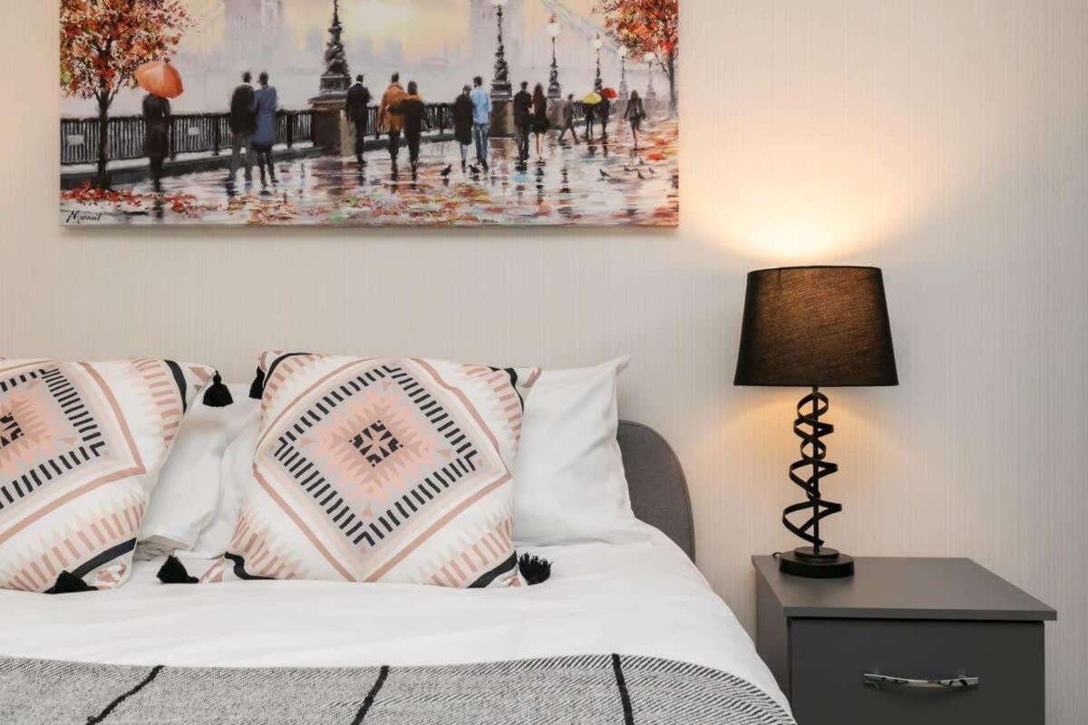 Modern 1 Bedroom Apartment In Woking Town Centre Экстерьер фото