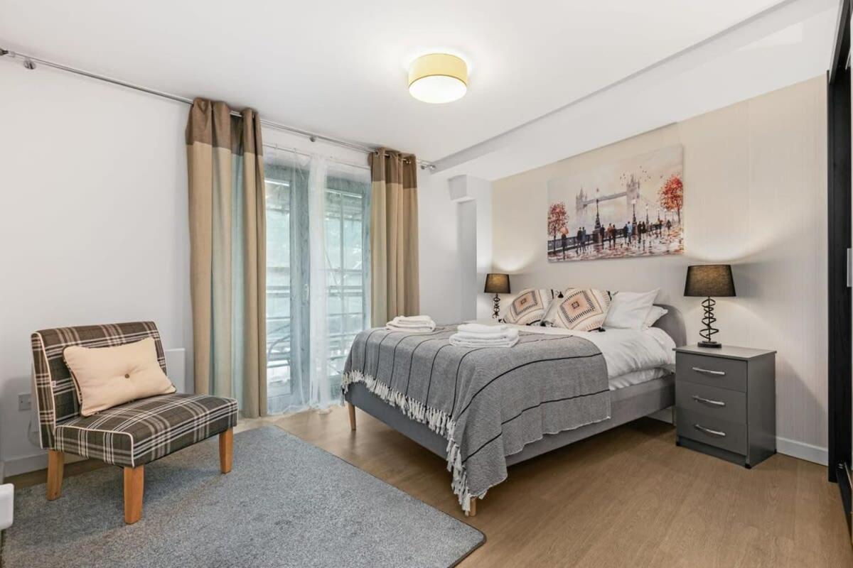 Modern 1 Bedroom Apartment In Woking Town Centre Экстерьер фото