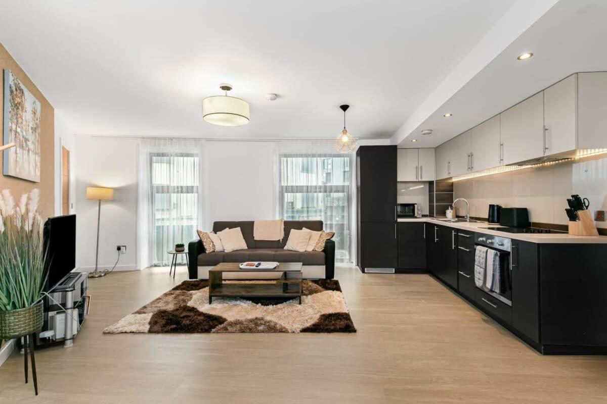 Modern 1 Bedroom Apartment In Woking Town Centre Экстерьер фото
