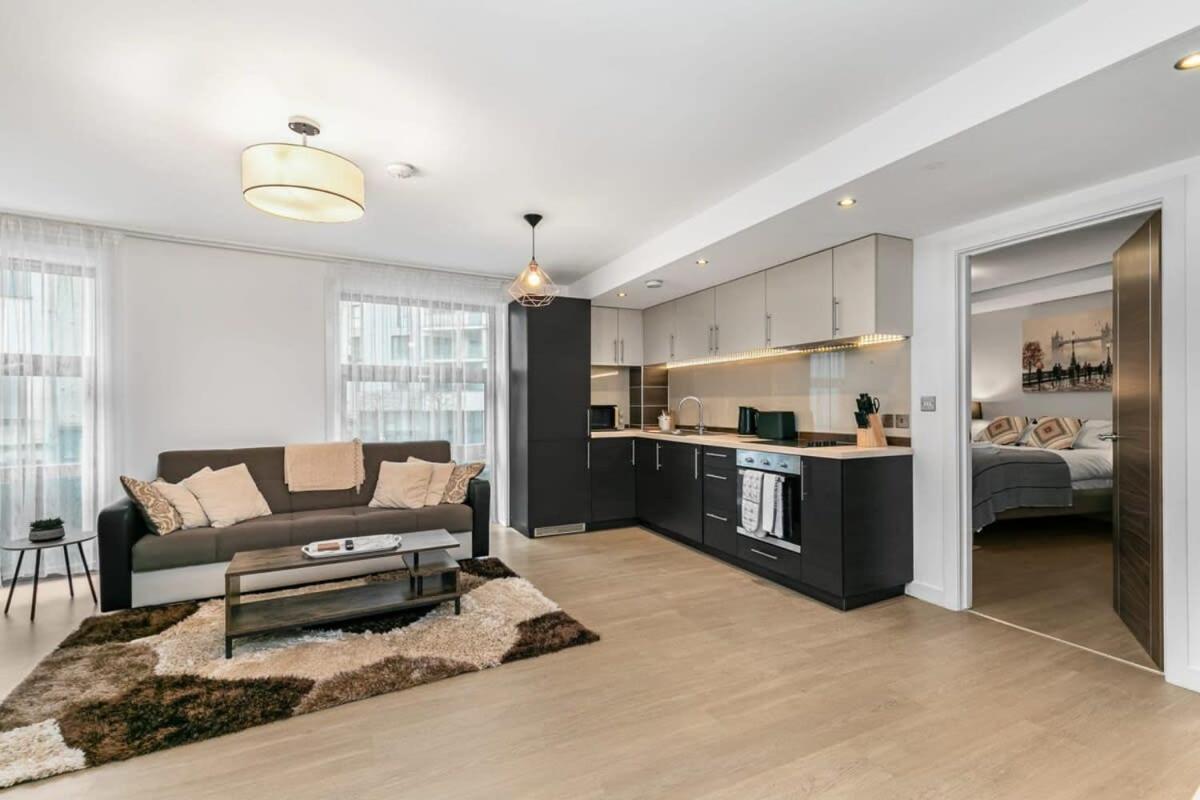 Modern 1 Bedroom Apartment In Woking Town Centre Экстерьер фото